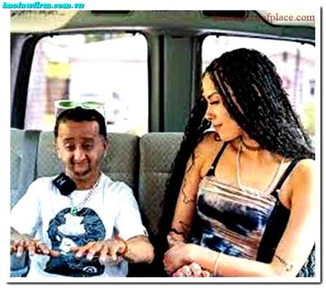 Baby Alien follando dos latina culona que lo hacen venir a chorro.
